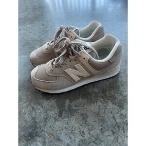 New Balance 574 Core Tan Nimbus Cloud Sneakers WL574EVW Women's 6.5 LIKE NEW